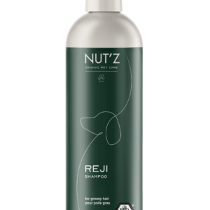 Bouteille de shampoing bio Nut'z Reji spécialement formulé pour les chiens aux poils gras.